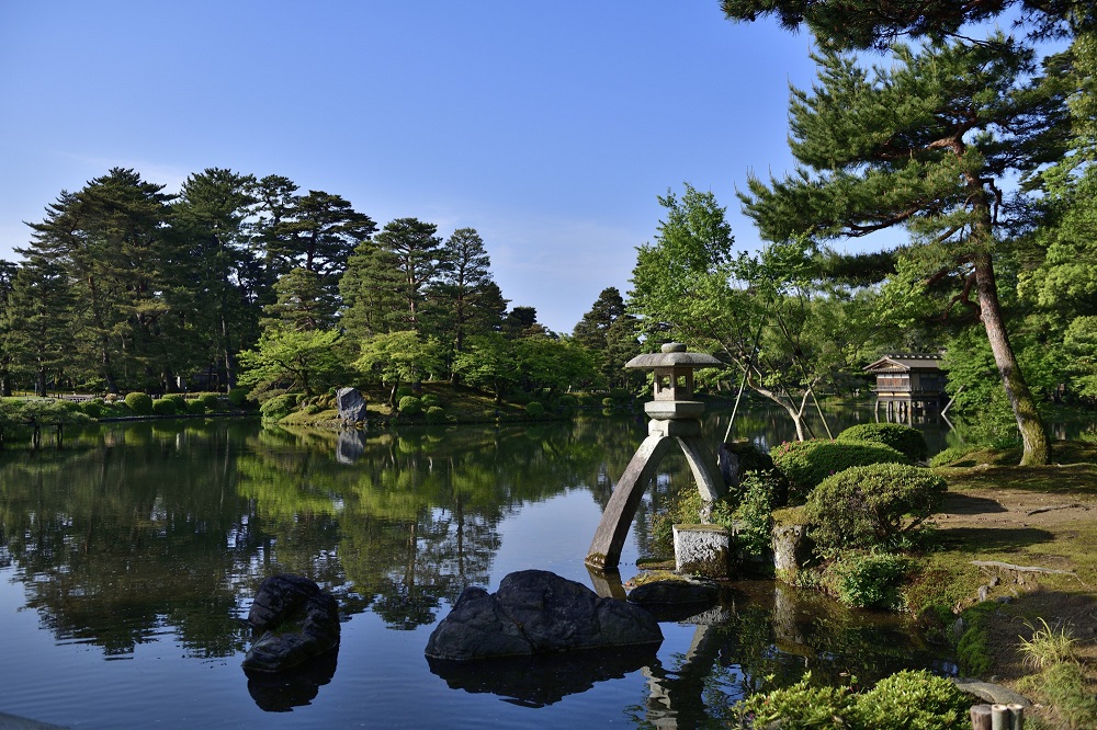 兼六園・ことじ灯籠　画像提供：石川県観光連盟